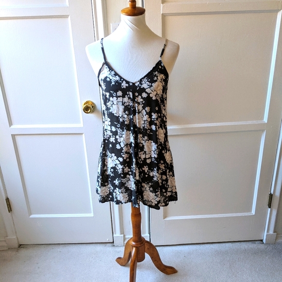 Brandy Melville Dresses & Skirts - Brandy Melville mini floral dress, tunic one size